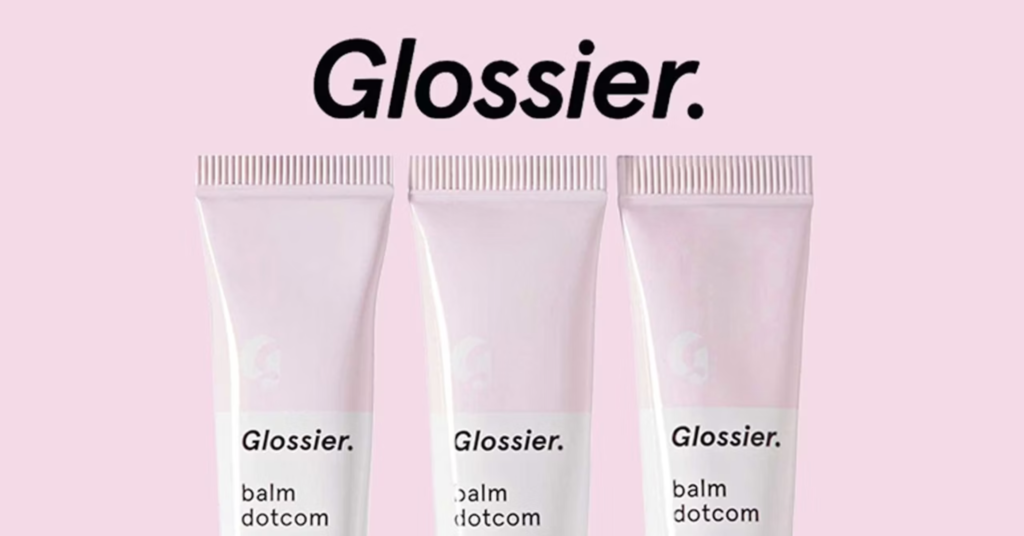 Il colore non è estetica, è strategia. La lezione di Glossier.
